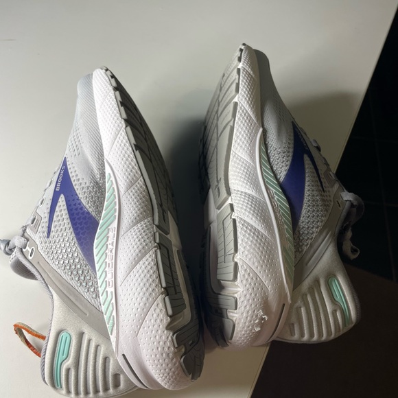 Brooks Womens Adrenaline GTS 22 1203531B045 Gray Running Shoes Sneakers Sz 9.5 B - Picture 6 of 9